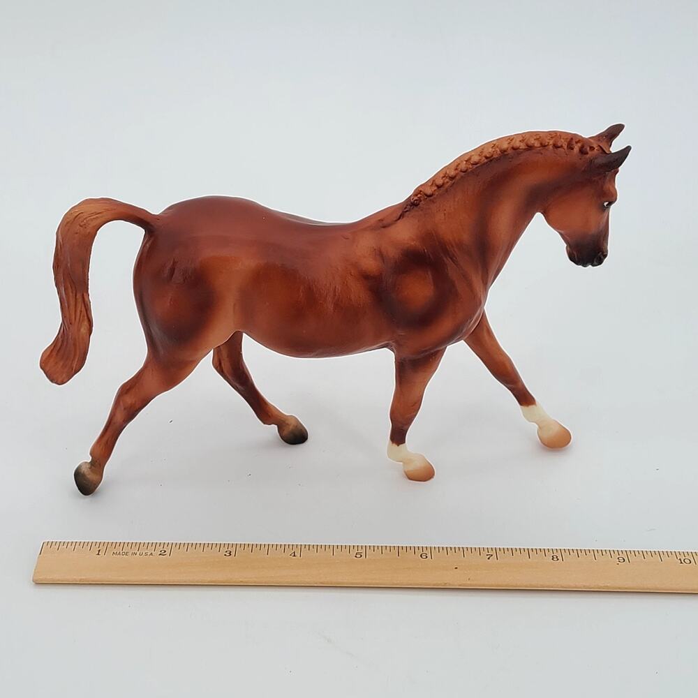 Breyer Chestnut Thoroughbred Horse No. 615 Keen Mold (2019-2011) - Picture 2 of 8